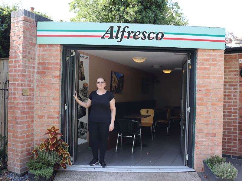 Alfresco 4 resized 600x800